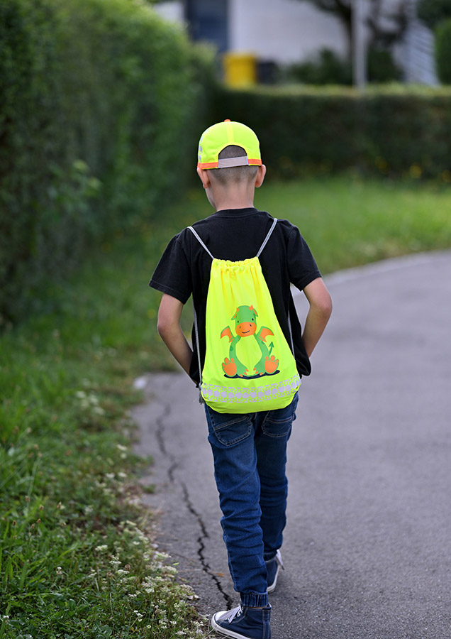 Sac de gym enfant Korntex GYMFUN, jaune dragon, cordons réfléchissants, Funtastic Wildlife, vue de face